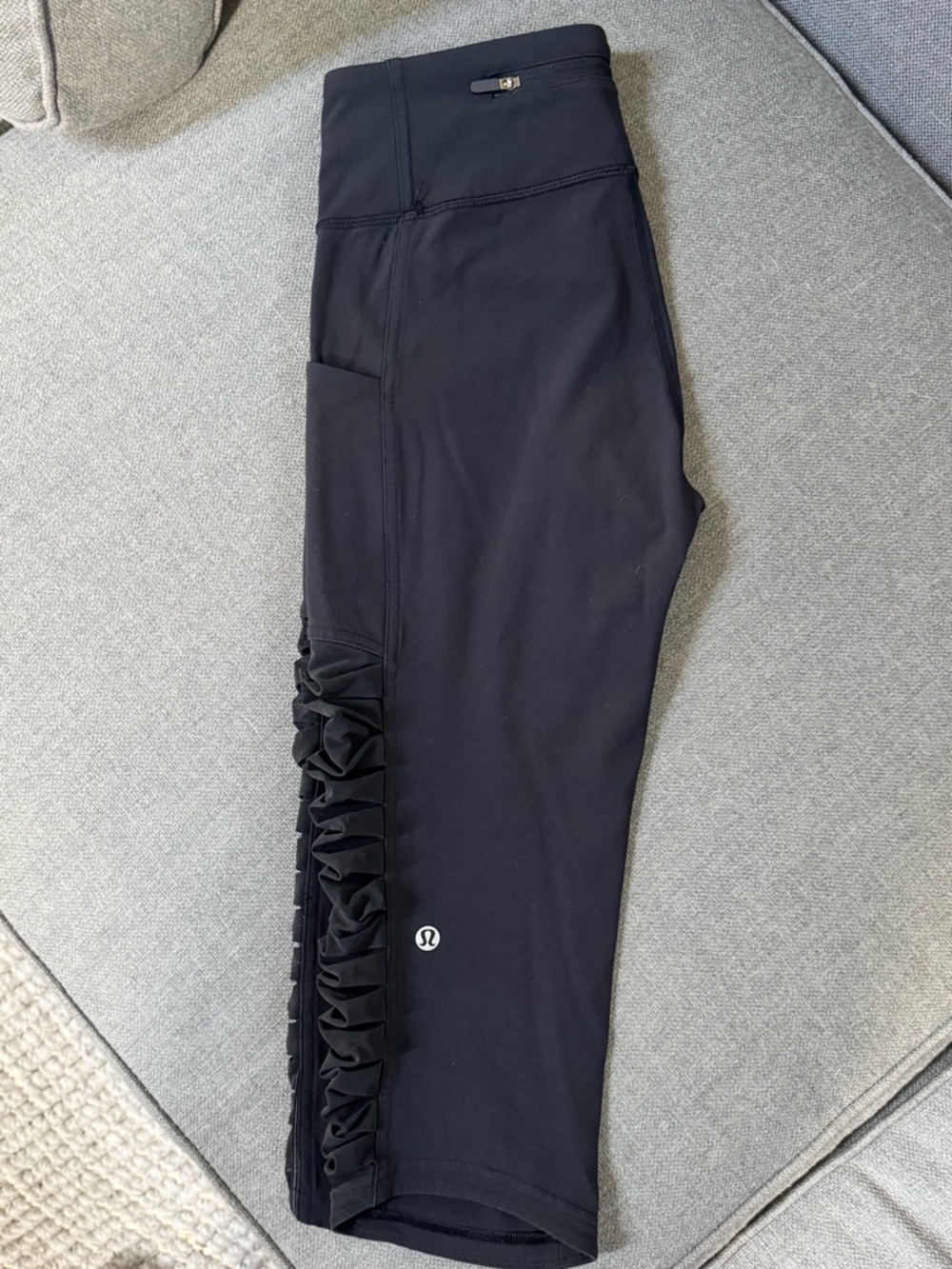 Lululemon Black Ruffle Side Pocket Crop Leggings size 8